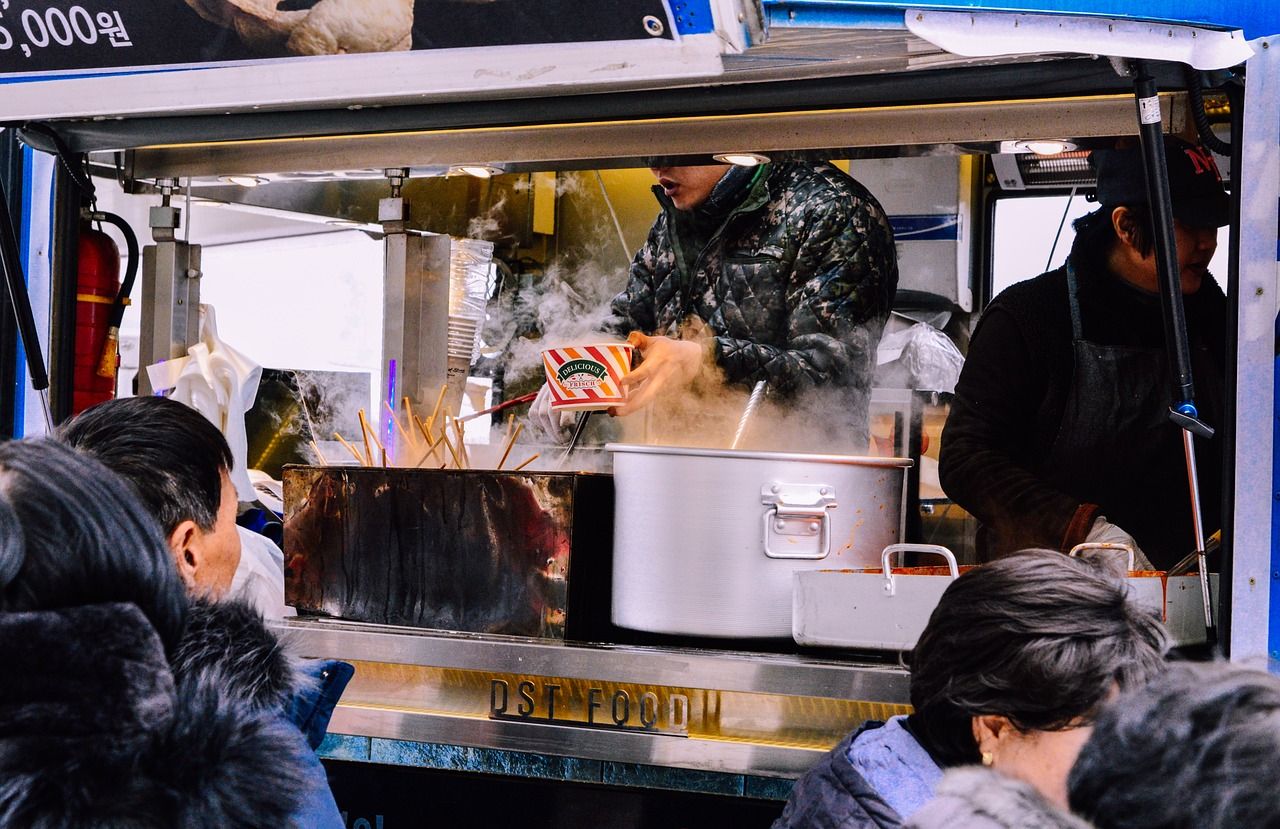 Przyczepy budowlane a lane gastronomiczne – czy jest miejsce na hybrydę?