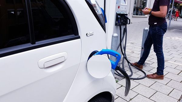 Wsparcie dla pojazdów na prąd: Szeroki asortyment ładowarek mobilnych EV