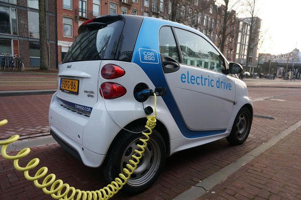 Jak zadbać o optymalne ładowanie samochodu elektrycznego?